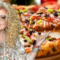 Magda Gessler z pizzą, ser ciągnie się z kawałka.