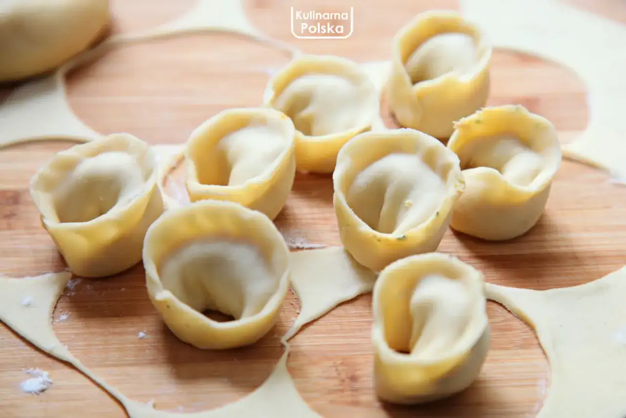 Ciasto na pierogi, które nie pęka - sprawdzone proporcje