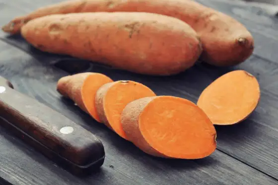 Jak długo gotować bataty? Idealne puree i sałatka!
